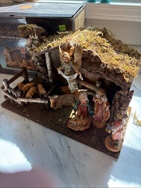 Fontanini 10 Piece Nativity and Stable